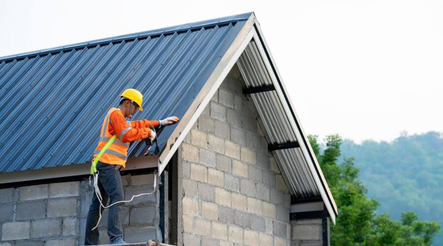 Professional gutter cleaning in Vieques, PR